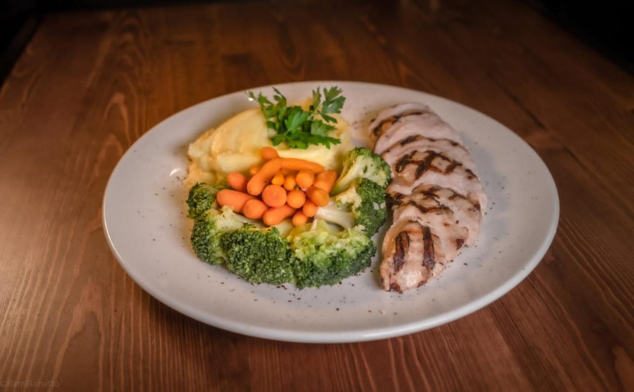 Sunset Inn مونروفيا المظهر الخارجي الصورة